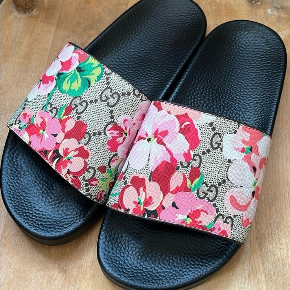 Gucci Women's Floral Slide Sandals - Black and Pink